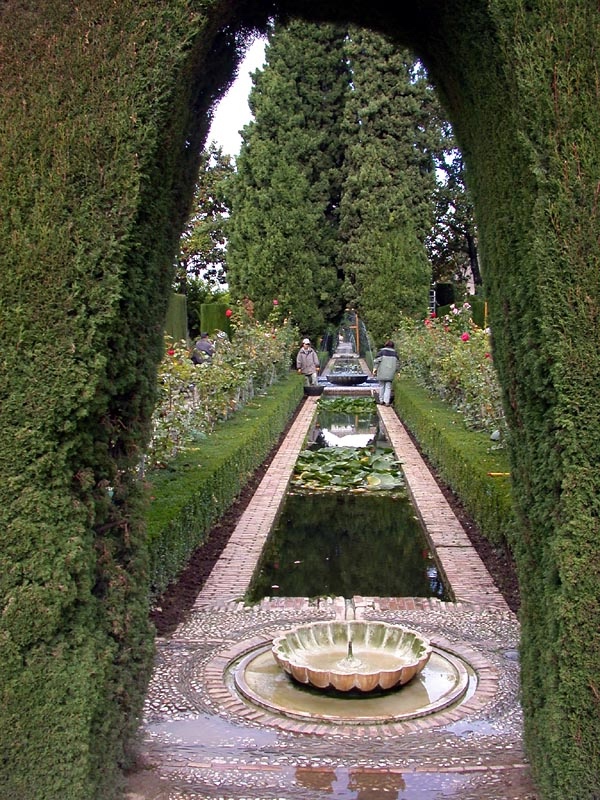 Arch_to_Gardens_Robert_Hoge